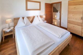 09_haus_schwarzenauer_ferienwohnung_adlerhorst_zimmer.jpg