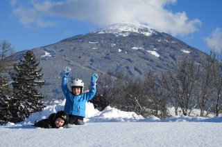 schneemannbauen1_sattlerhof_tirol.jpg