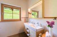 sattlerhof_margerite_waschtischbad1.jpg