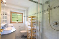 sattlerhof_enzian_waschtischbad1.jpg